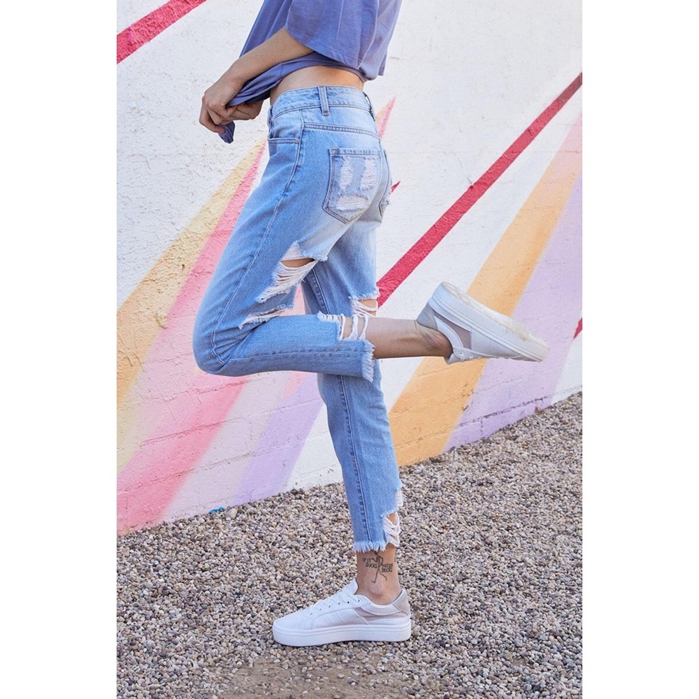 🌟CLEARANCE🌟 Naomi Mid-Rise Girlfriend Jeans - Picture 2 of 6